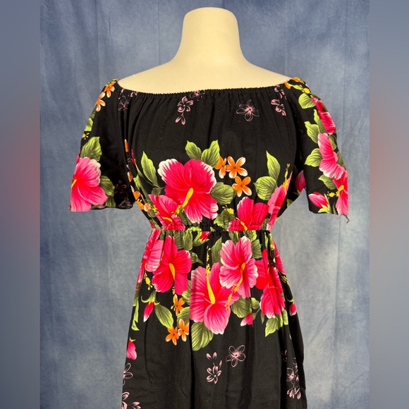 Black Hawaiian dress - Picture 2 of 4